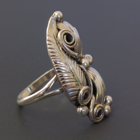 Signed H.Y. Sterling Feather/Scroll Ring, Navajo-Style, Size 5.75 (25mm) - Picture 11 of 13